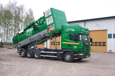 camión verde equipado con compresor de transporte gardner denver